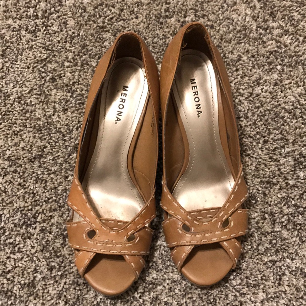 TAN HEELS